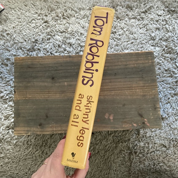 Skinny Legs and All by Tom Robbins - First Ed / First Printing - Wow! - Picture 2 of 13